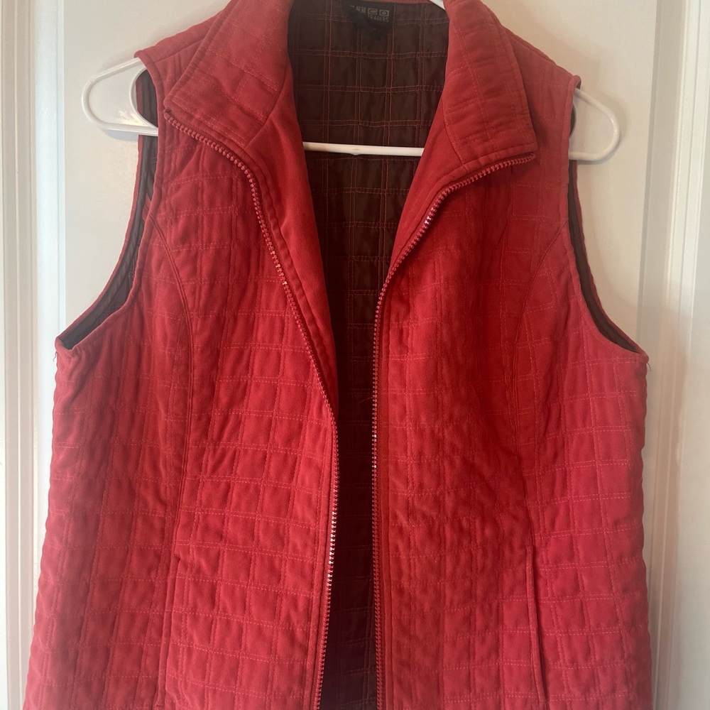 NTCO Nomadic Traders Quilted Vest size small, dark red/orange